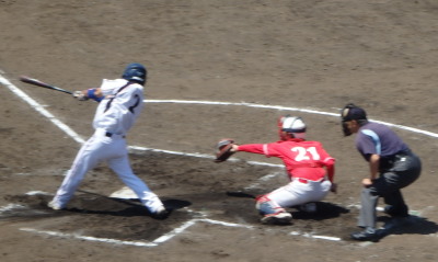 P5213169１回裏熊本福田が右中間２点二塁打