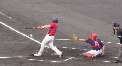 P7264329１回裏熊本市役所１死二、三塁から４番の投ゴロで１点先制